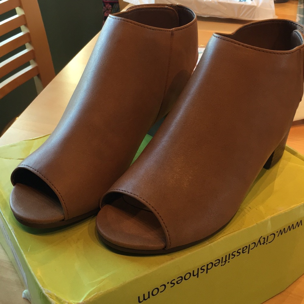 Peep toe heels - NEW size 8-1/2